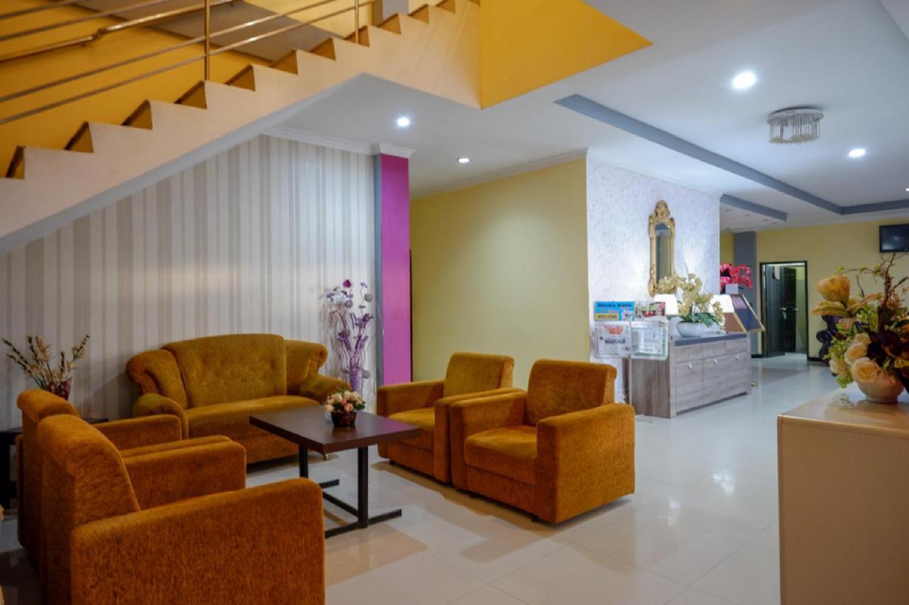 מלון Lepoleop Reddoorz Near Citraland Waterpark Kendari מראה חיצוני תמונה