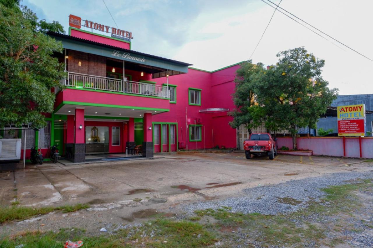 מלון Lepoleop Reddoorz Near Citraland Waterpark Kendari מראה חיצוני תמונה