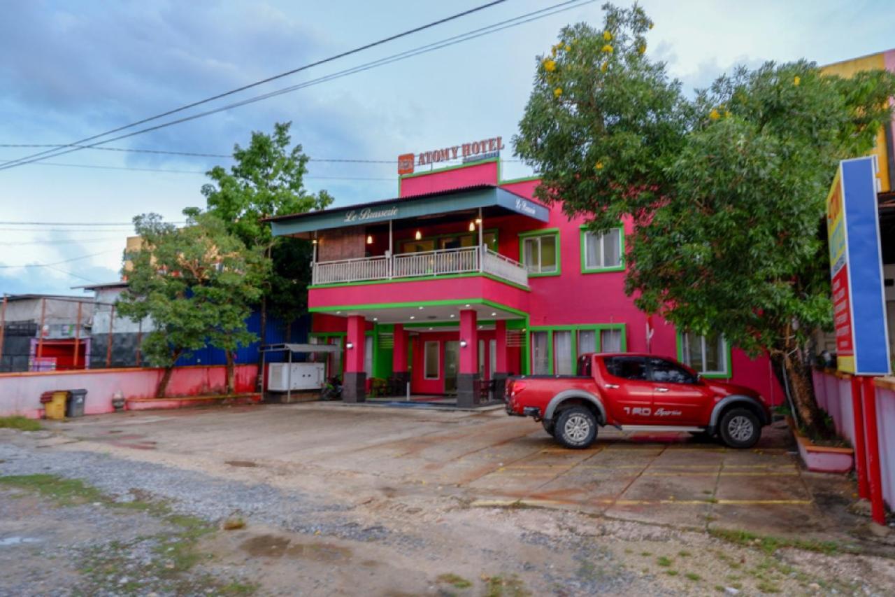 מלון Lepoleop Reddoorz Near Citraland Waterpark Kendari מראה חיצוני תמונה