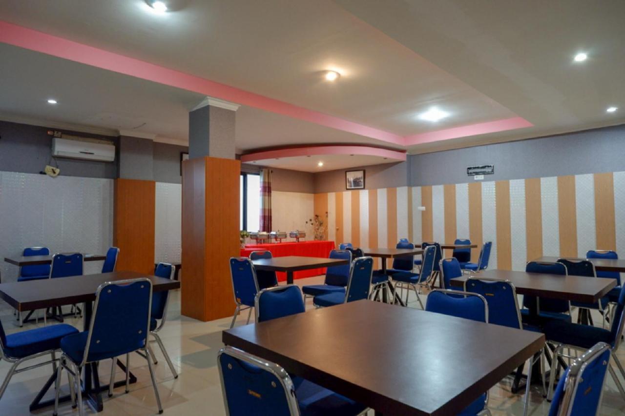 מלון Lepoleop Reddoorz Near Citraland Waterpark Kendari מראה חיצוני תמונה