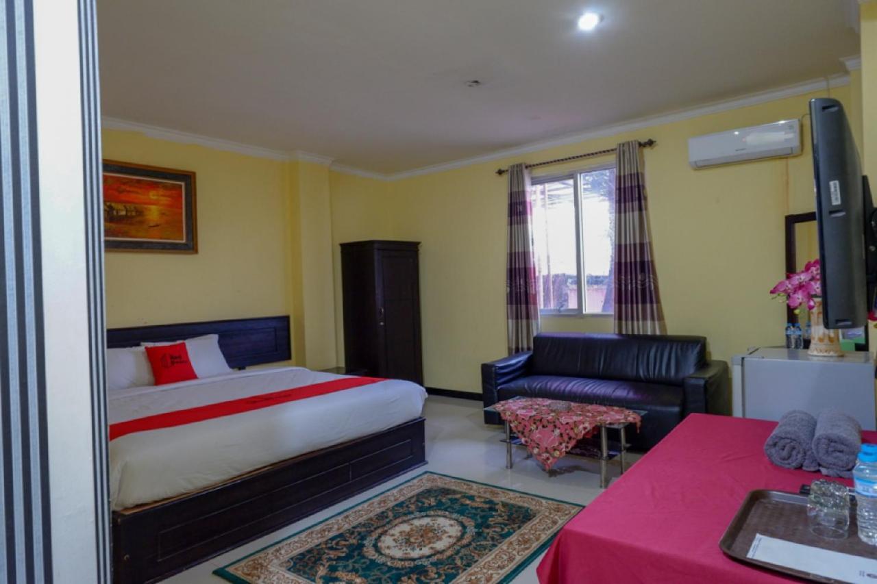 מלון Lepoleop Reddoorz Near Citraland Waterpark Kendari מראה חיצוני תמונה