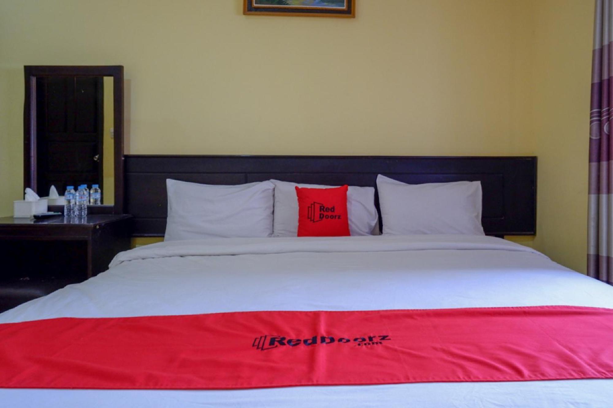 מלון Lepoleop Reddoorz Near Citraland Waterpark Kendari מראה חיצוני תמונה