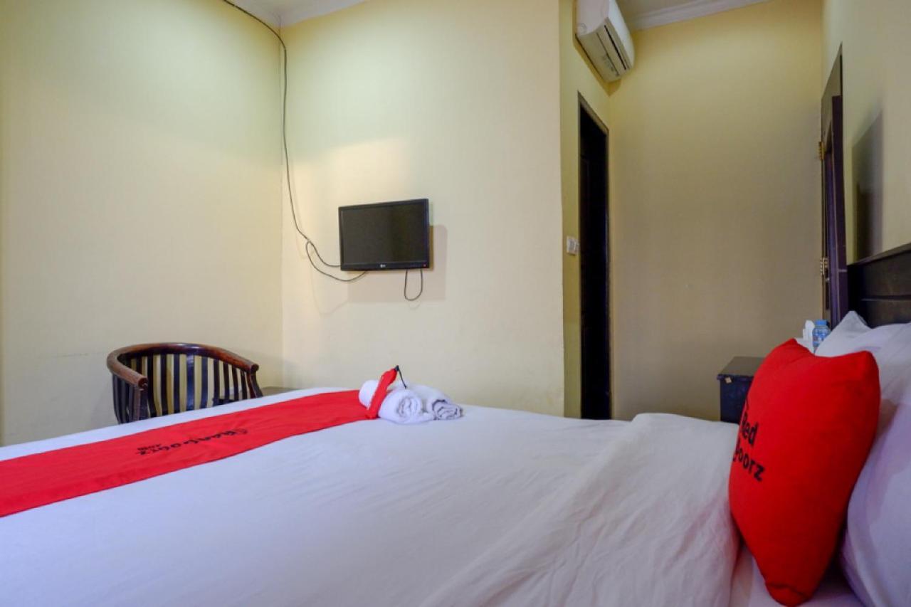 מלון Lepoleop Reddoorz Near Citraland Waterpark Kendari מראה חיצוני תמונה