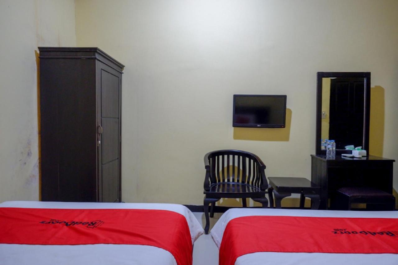מלון Lepoleop Reddoorz Near Citraland Waterpark Kendari מראה חיצוני תמונה