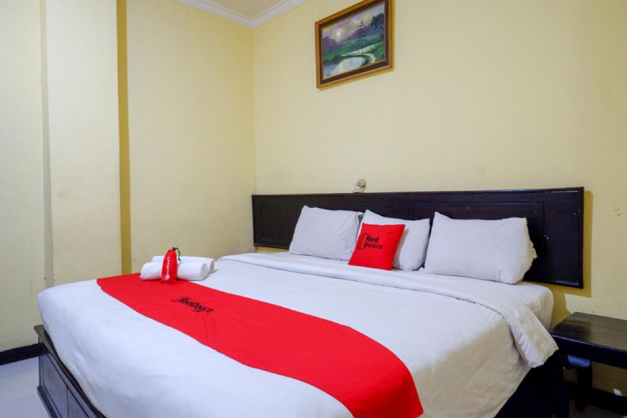 מלון Lepoleop Reddoorz Near Citraland Waterpark Kendari מראה חיצוני תמונה