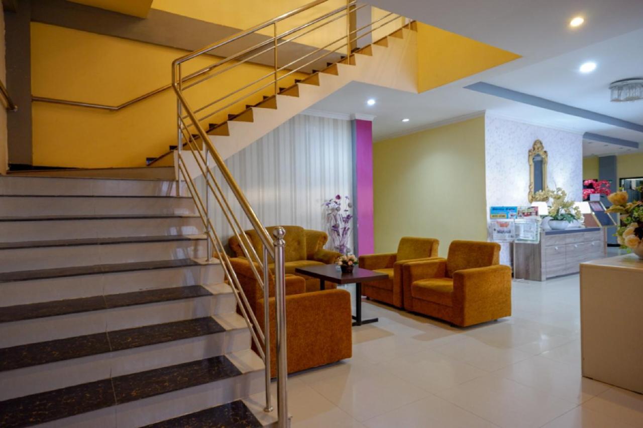 מלון Lepoleop Reddoorz Near Citraland Waterpark Kendari מראה חיצוני תמונה